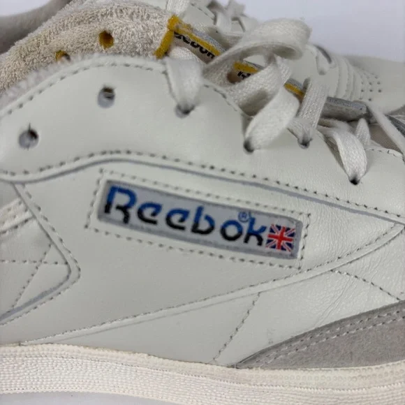 REEBOK VINTAGE MEN'S ATHLETIC SHOE WHITE SIZE 9 M WHITE AND BLUE CLASSIC - Picture 2 of 10